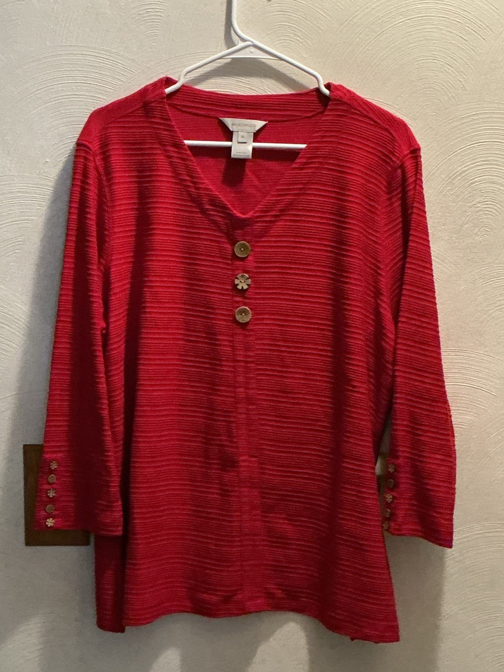 NWT Multiples Women’s Garnet Textured Button V-Neck Top w/ Wooden Buttons. XL.